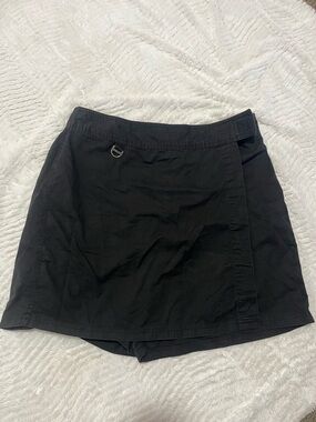 Black skort